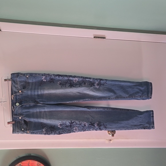Embroidered jeans - Picture 2 of 4